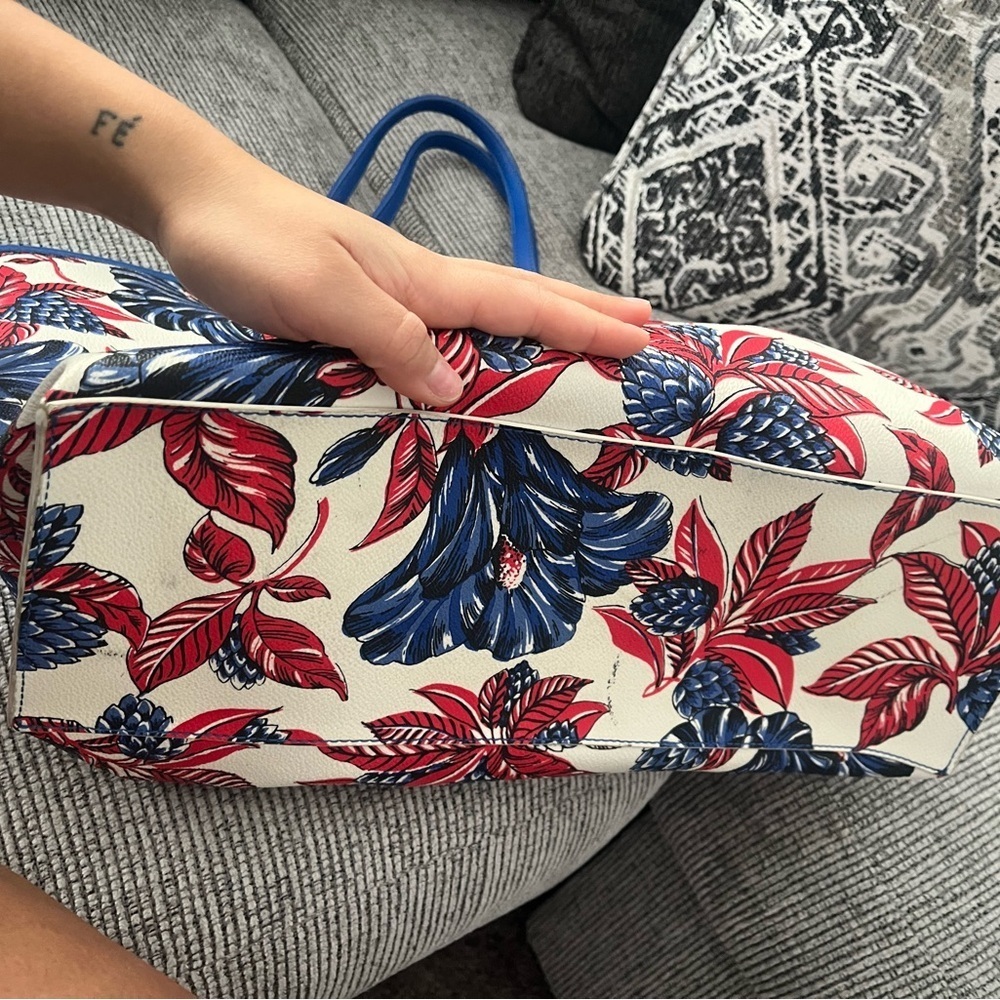 Floral Tote Bag with Blue and Red Accents - Picture 12 of 14